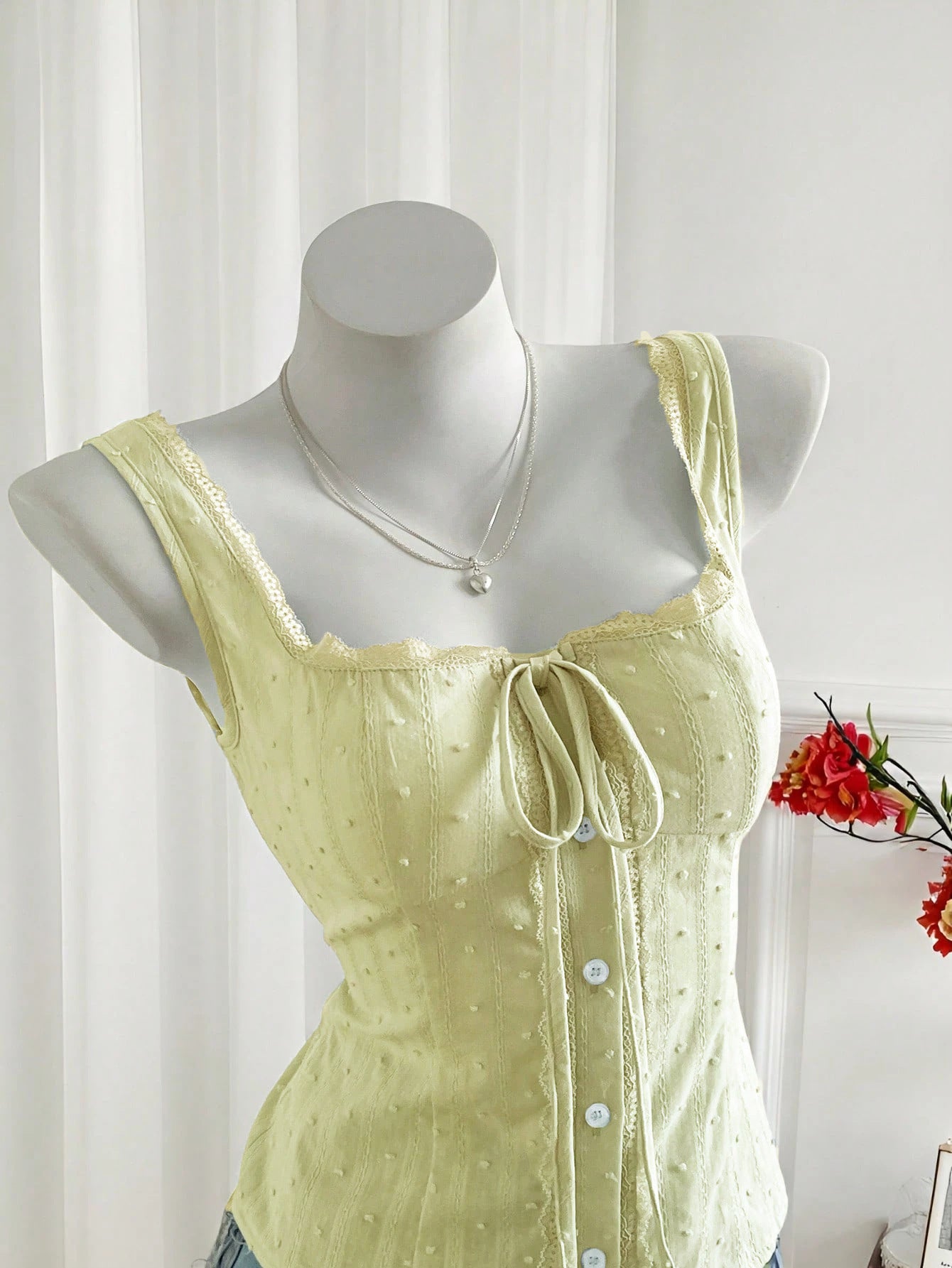 Sleeveless slim fit top
