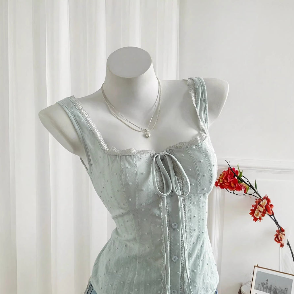 Sleeveless slim fit top