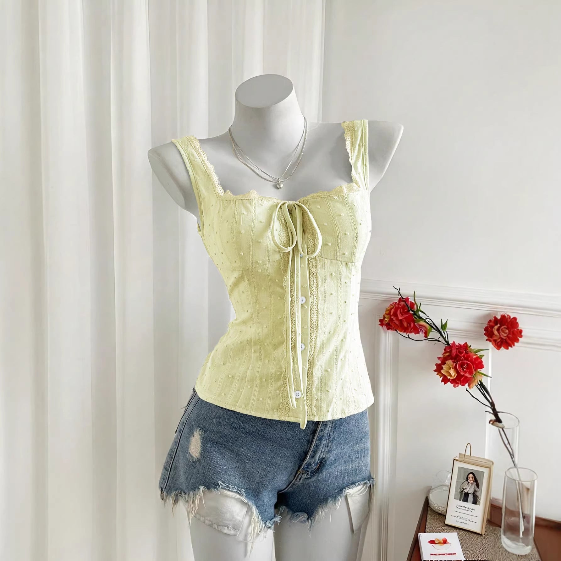 Sleeveless slim fit top
