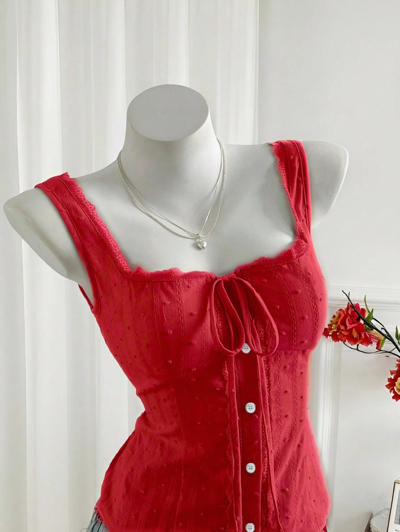 Sleeveless slim fit top